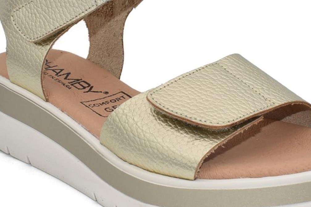 Sandalias con cuña Chamby 910 en platino para mujer