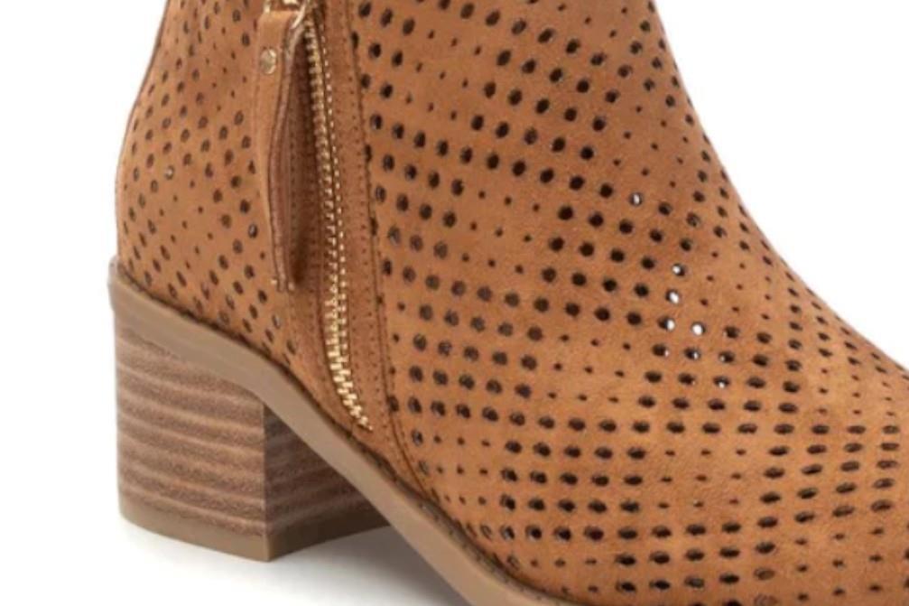 Botines calados XTI 143961 en camel para mujer
