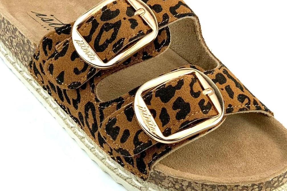 Sandalias bio planas Isteria 25226 en leopardo para mujer