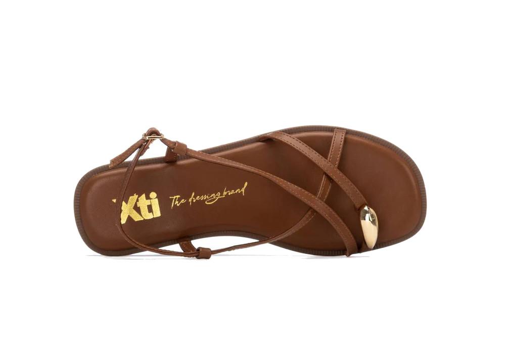 Sandalias planas camel Xti 145358 para mujer | Sandalias veganas elegantes y cómodas