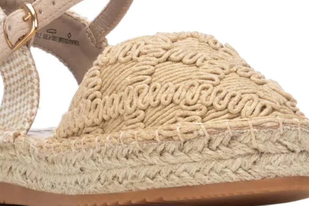 Alpargatas de niñas Xti 153138 en color beige