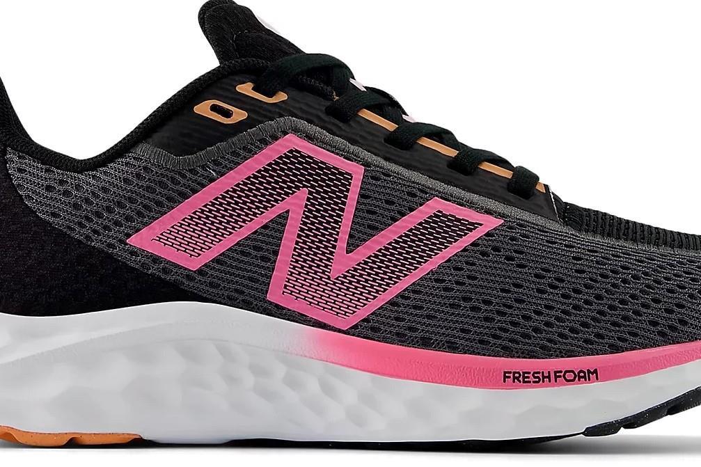 Zapatillas New Balance WARISYC4 en negro para mujer