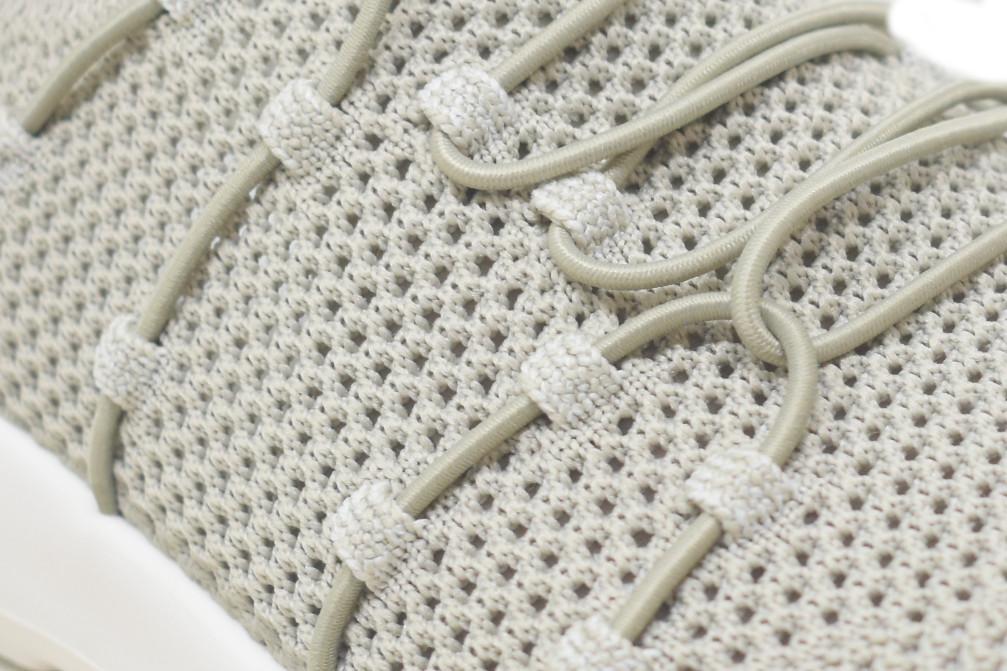 Zapatillas deportivas ultraligeras Eolution Eoligeros en color beige para mujer