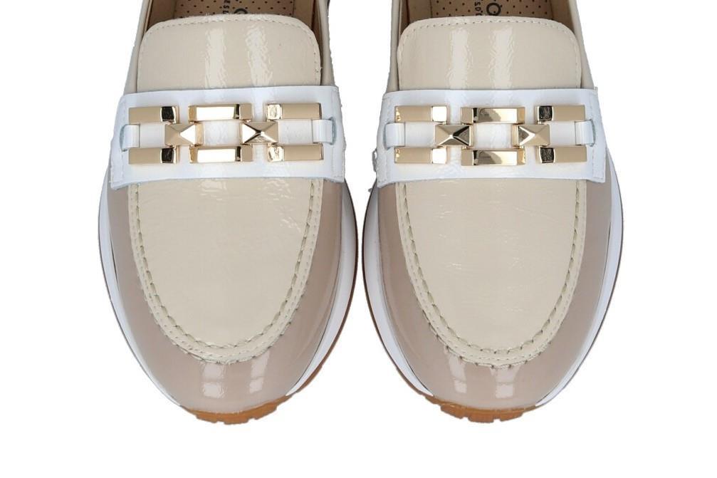 Mocasines de piel de charol Pitillos 5675 para mujer en color piedra