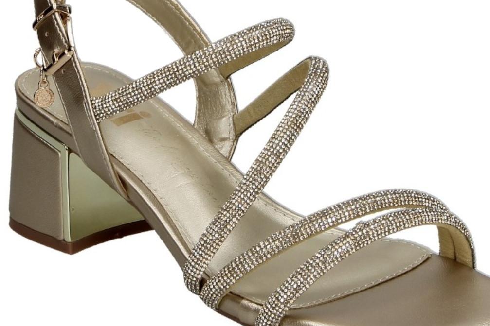 Sandalia de tacón medio para mujer XTI 145260 en oro
