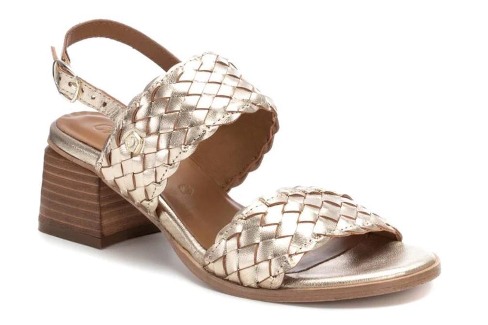 Sandalias con tacón Carmela 162381 en oro para mujer