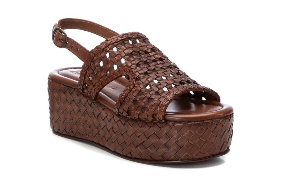 Sandalias con plataforma Carmela 161636 en taupe para mujer