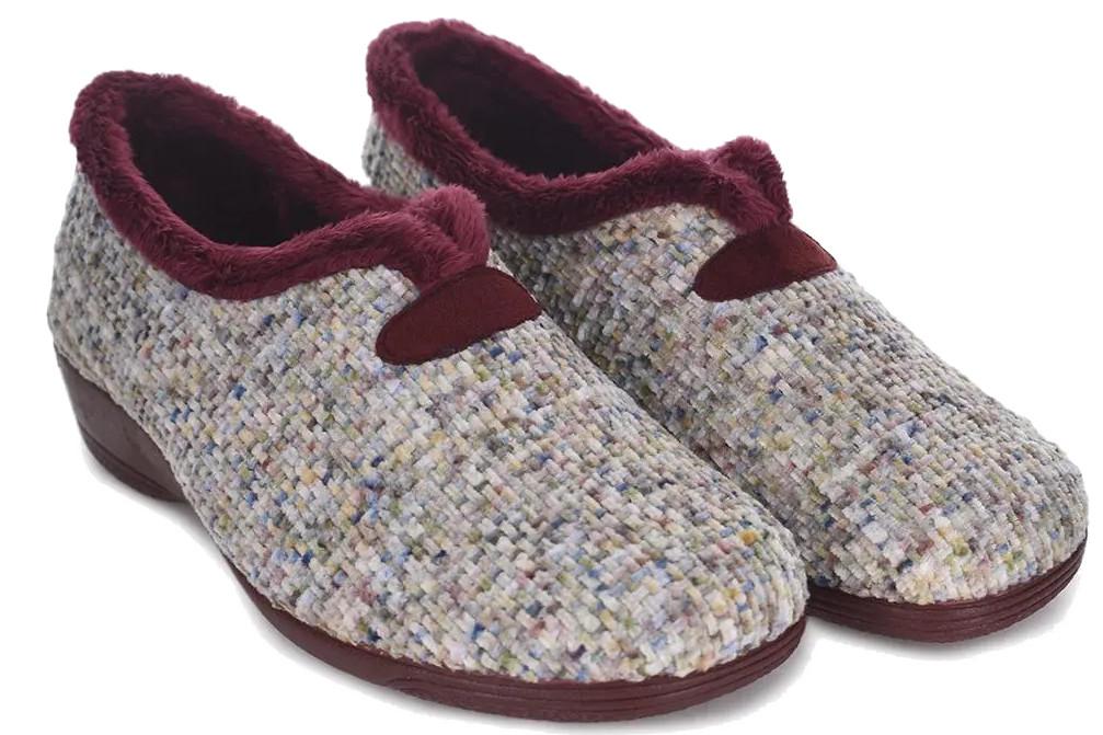 Zapatillas de casa cerradas Cabrera 5647 burdeos con cuña para mujer