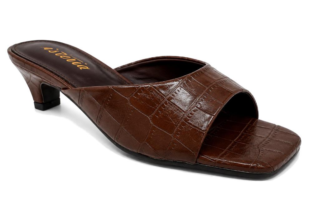 Sandalia mule ISTERIA 1099 marrón para mujer de tacón bajo
