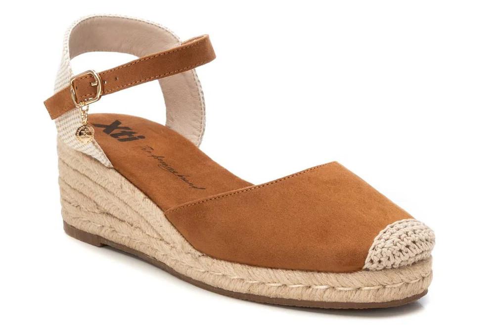 Alpargata con cuña baja XTI 144104 en camel–Valenciana Vegana