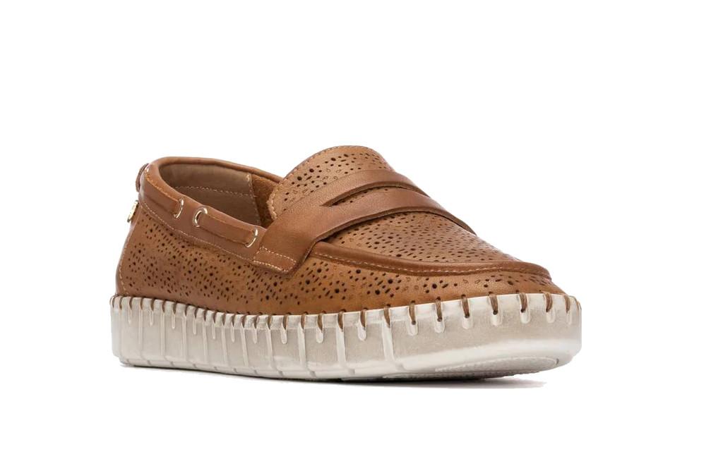Mocasines Carmela 163212 Camel de Piel con Suela Deportiva para mujer