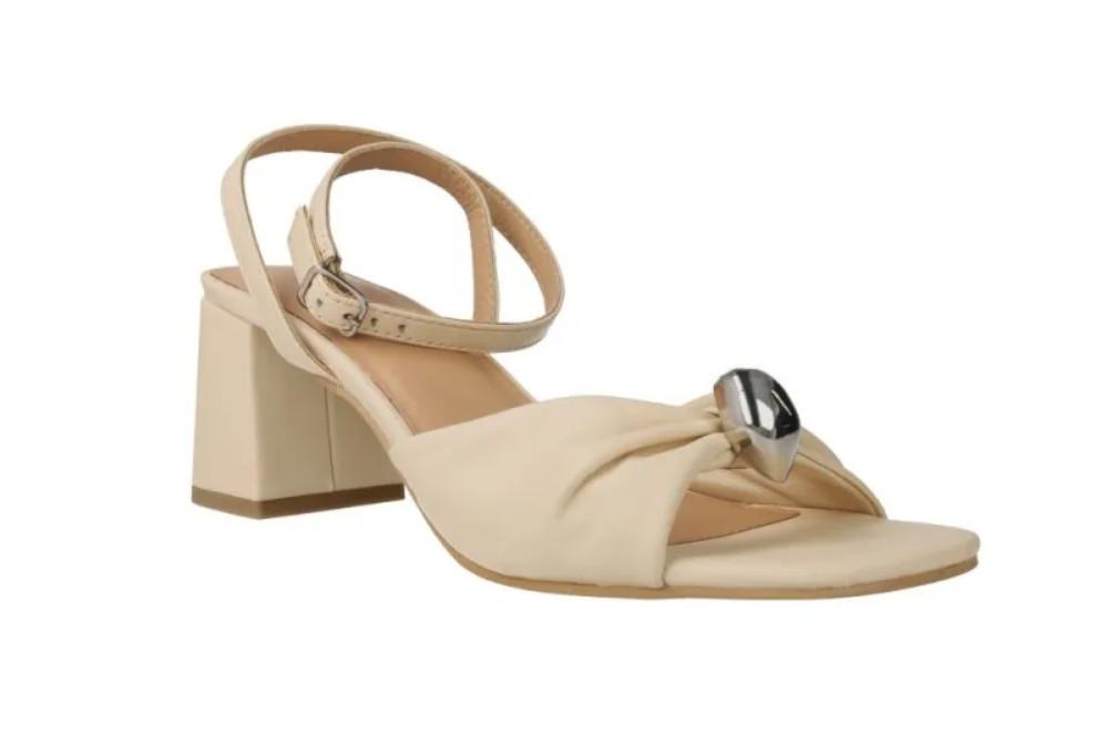 Sandalias de tacón de piel Gioseppo Kabarnet 79253 off white con detalle joya – elegantes y cómodas