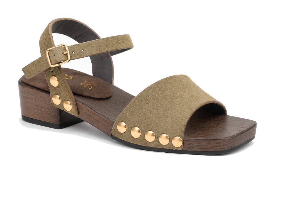 Sandalia taupe de piel con tachas TOP3 SF1644 para mujer | Comodidad y estilo artesanal