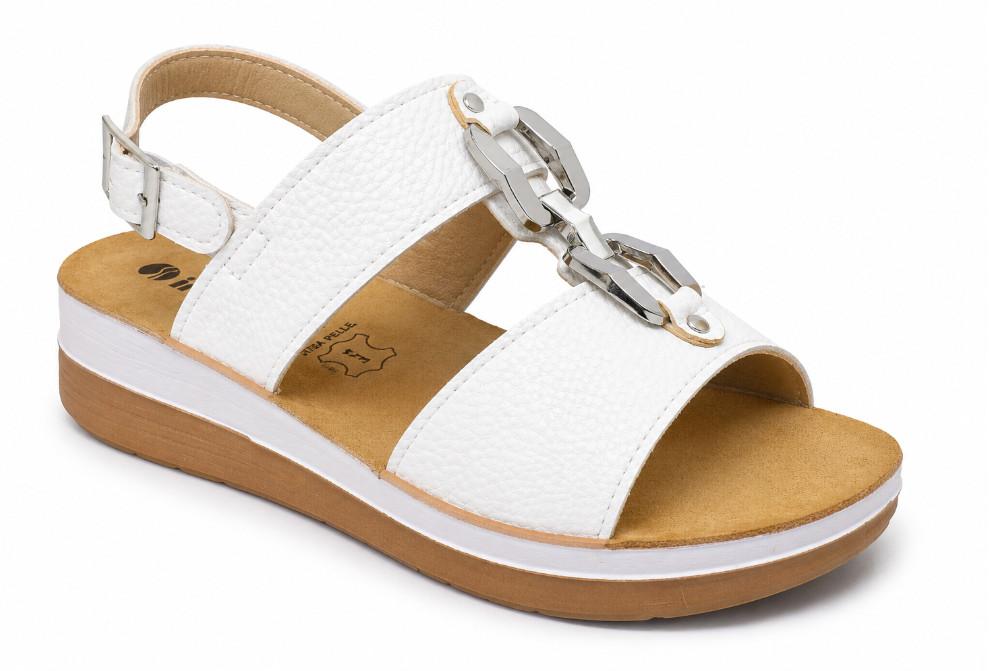 Sandalia con cuña confort Inblu FT000031 Blanca con Planta de Piel y Cadena Decorativa para mujer