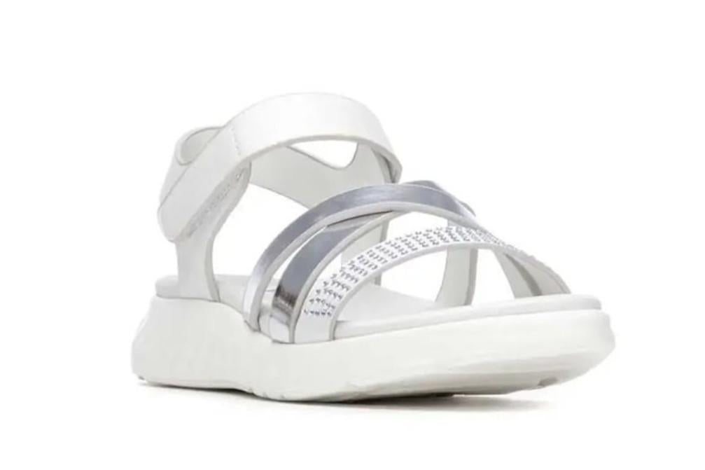 Sandalias planas XTI 153074 en color blanco