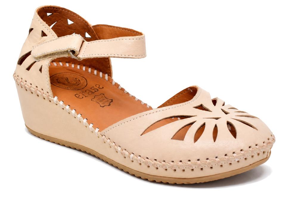 Sandalias cangrejera Erase 793-70 Beige para Mujer con Cuña y Puntera Cerrada Calada | Merceditas de Piel