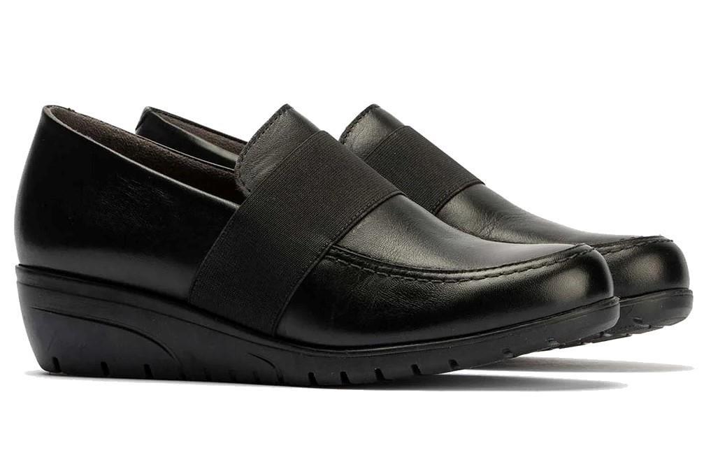 Zapatos con cuña Pitillos 20030 en negro para mujer