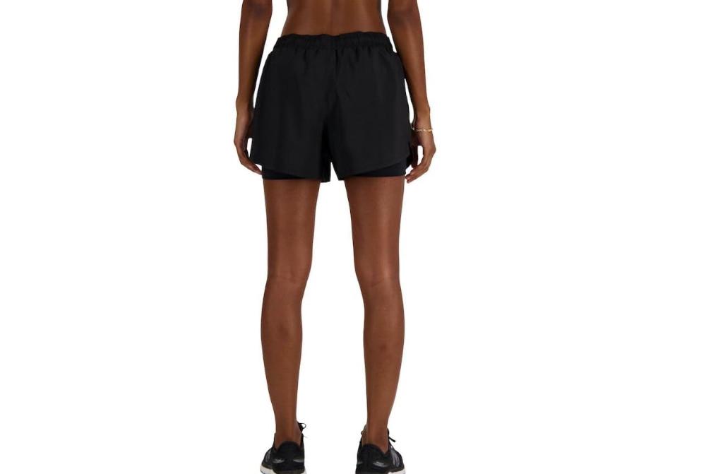 Shorts New Balance Sport Essentials 2-in-1 para mujer color negro