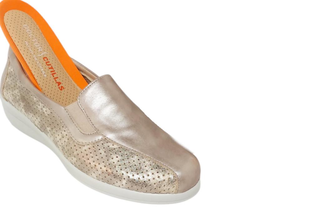 Mocasines Cómodos Mujer Dr. Cutillas 43646 Dorado Champán | Horma Ancha, Memory Foam y Cuña Ligera