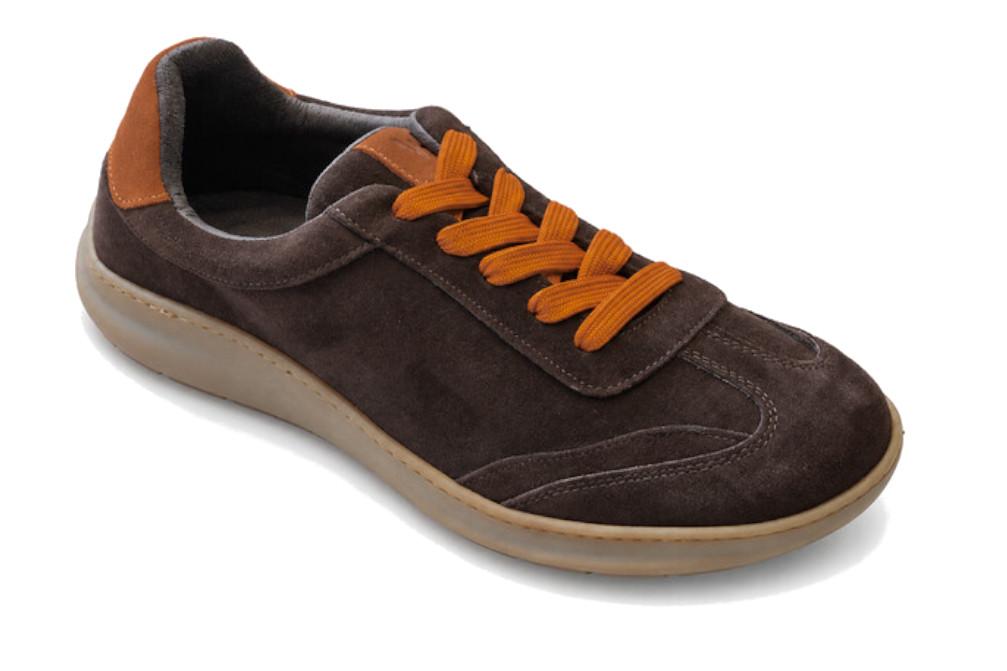 Zapatillas deportivas Walk and Fly Origen Tramuntana 7004 B6 marrones de ante para hombre