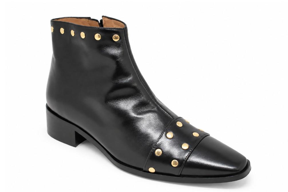 Botines planos Joni 31273 negros con tachuelas doradas