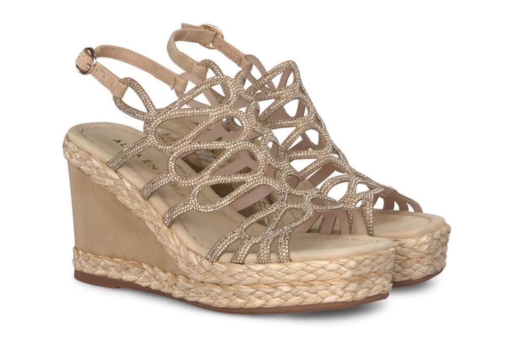 Sandalias con cuña Alma en Pena V240986 en color sand