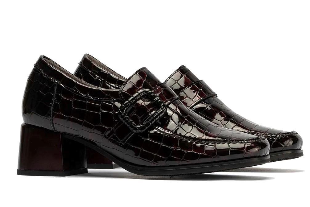 Zapatos abotinados Pitillos 10121 en burdeos para mujer