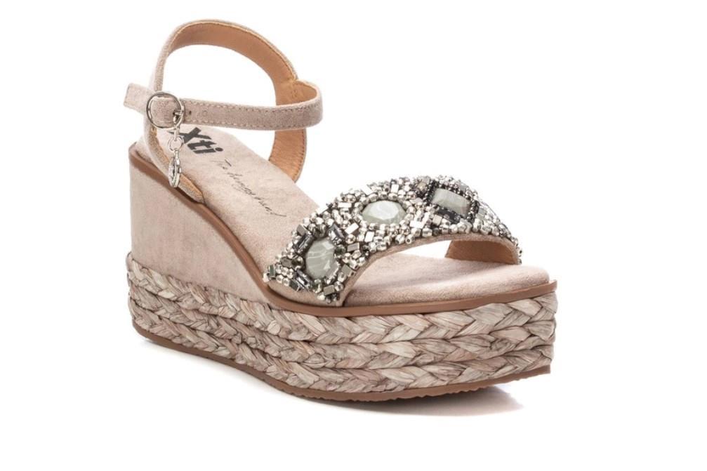 Sandalias con cuña XTI 142677 en beige para mujer