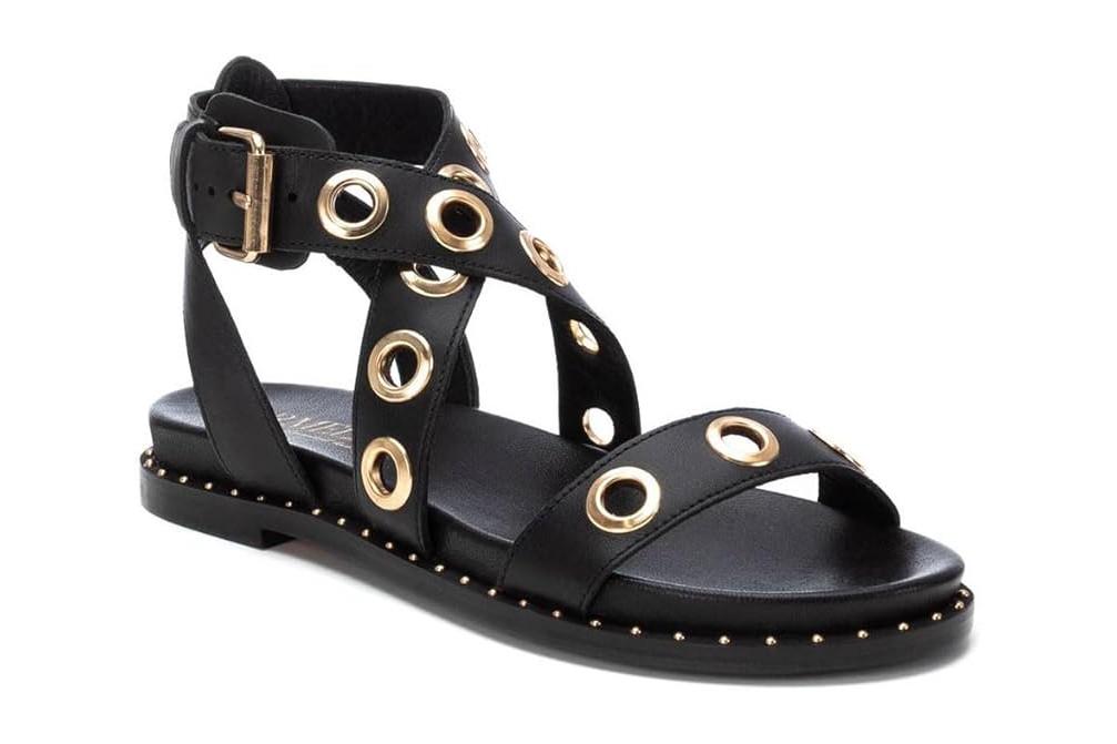 Sandalias planas romanas Carmela 162389 negro para mujer | Sandalias Planas Elegantes y Cómodas