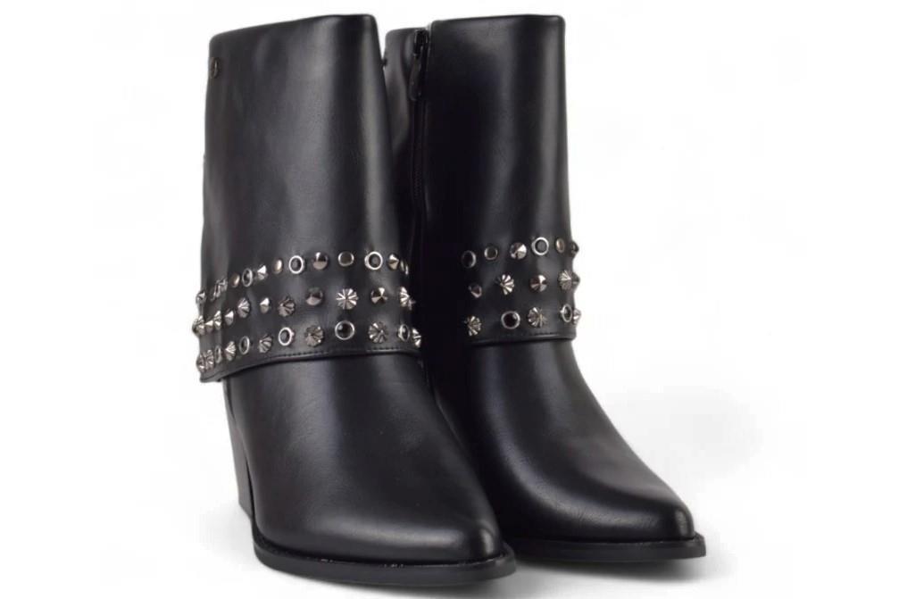 Botines con solapa Isteria 24214 en negro para mujer