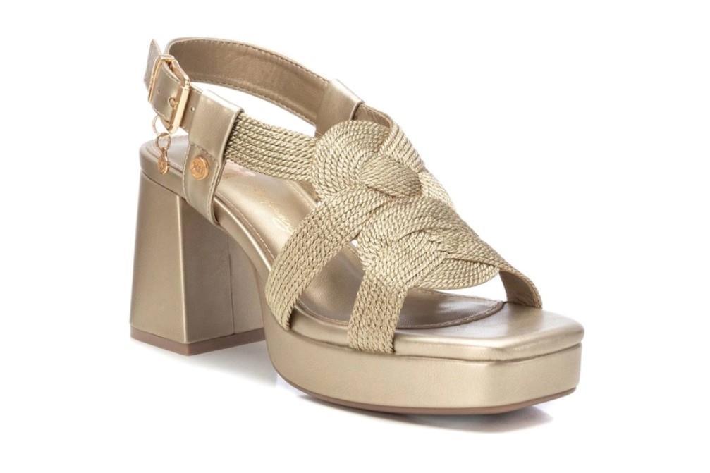 Sandalias de fiesta XTI 142337 en oro para mujer