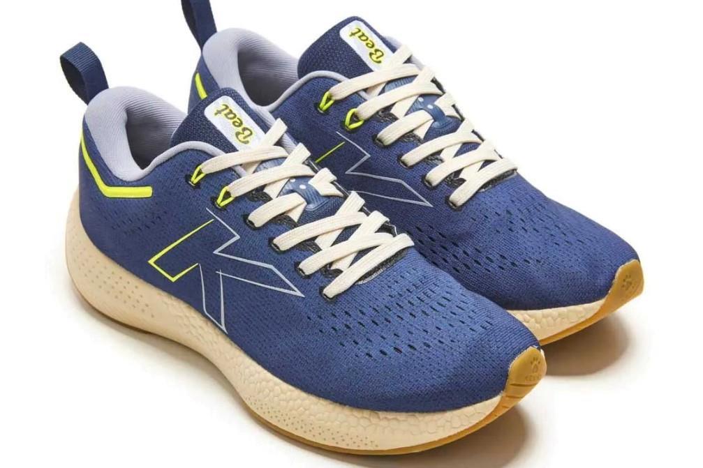 Zapatilla de Running Kelme Beat 46986 en color Jeans y Blanco para hombre