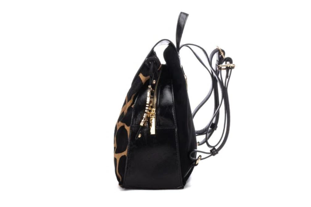 Mochila de mujer Carmela 186251 negra con detalles animal print