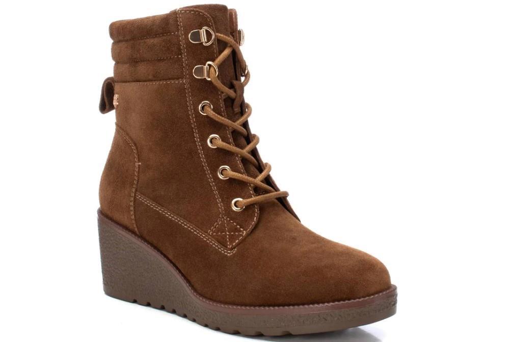 Botines con cuña Carmela 161921 en camel para mujer
