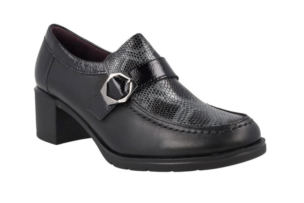 Mocasines con tacón Pitillos 10741 en color negro