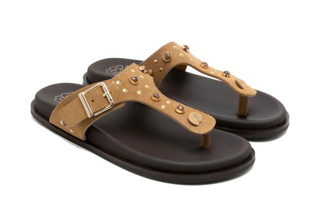 Sandalias de dedo planas Porronet HARPER camel 3294 – Sandalia cómoda con pedrería hecha en España