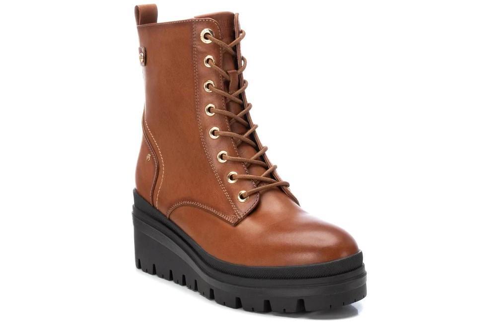 Botines con cuña Carmela 162011 en camel para mujer