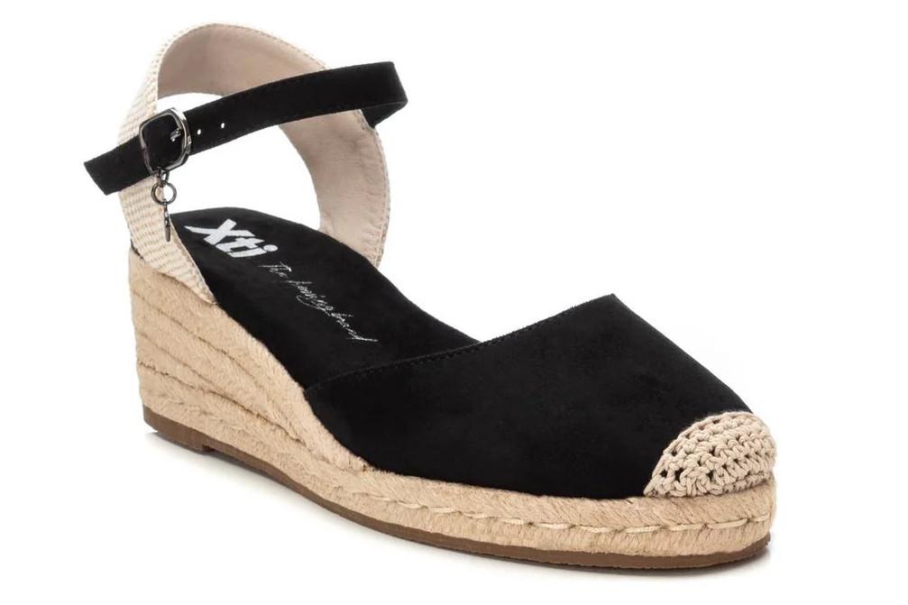 Alpargata con cuña baja XTI 144104 en negro–Valenciana Vegana