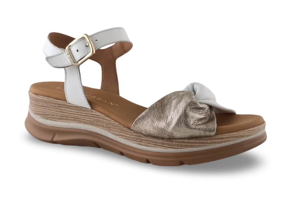 Sandalias con cuña Paula Urban 24-611 en blanco para mujer