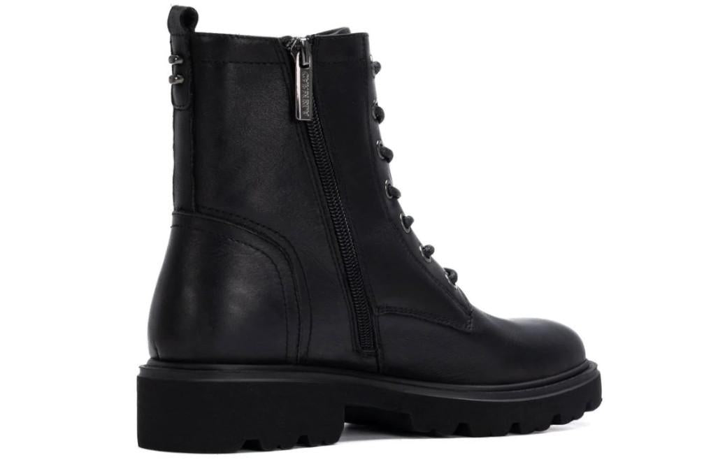 Botín militar plano de piel para mujer Carmela 164337 negro