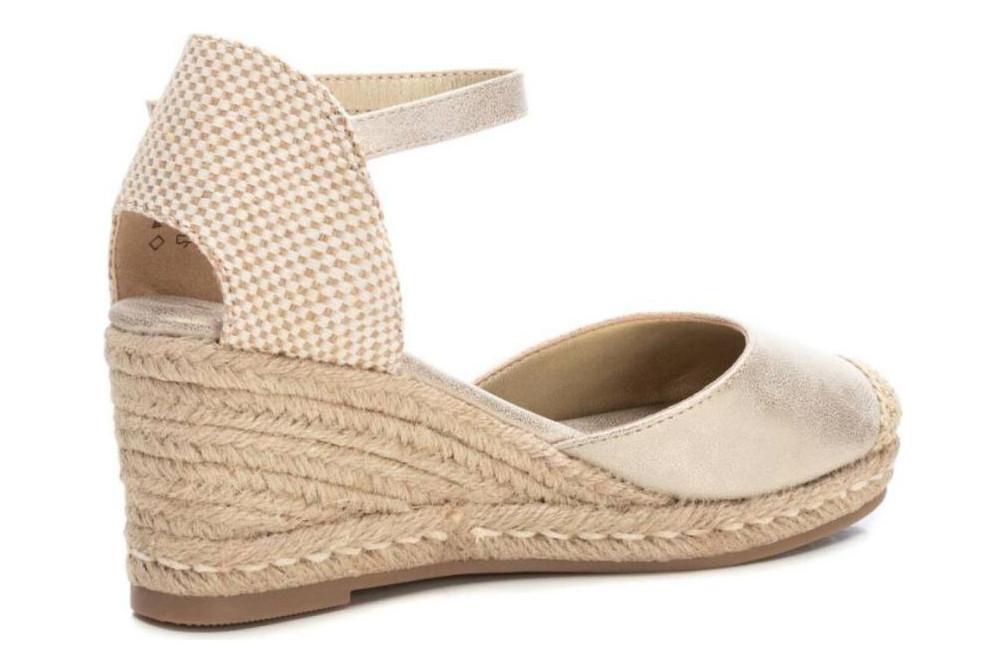 Alpargatas con cuña XTI 140746 en oro– Valenciana Vegana
