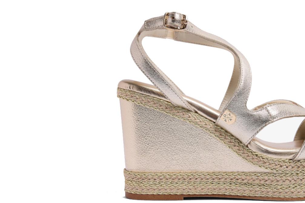 Sandalias con cuña alta de esparto Popa Okinawa en oro