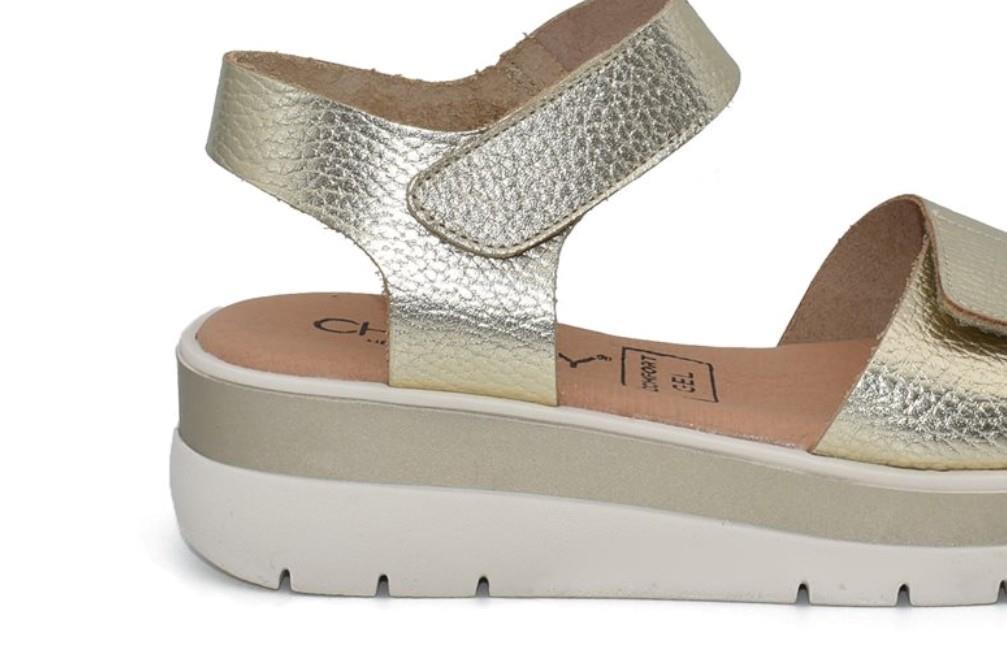 Sandalias con cuña Chamby 910 en platino para mujer