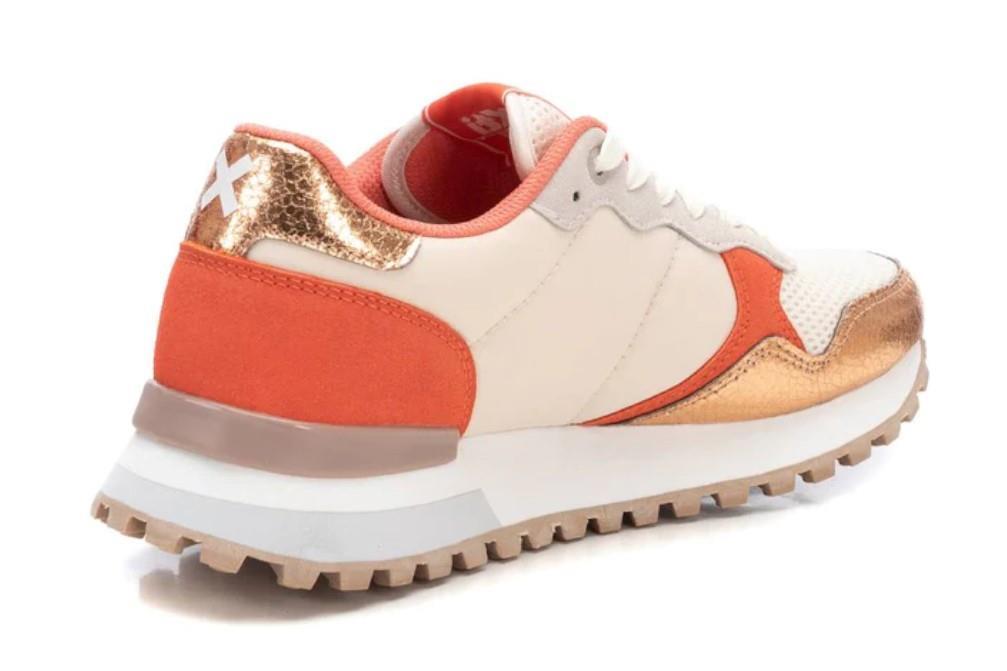 Zapatillas deportivas XTI 144062 en beige para mujer