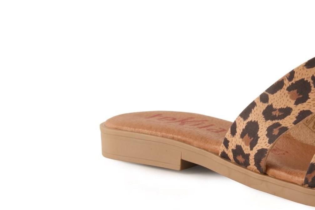 Sandalias planas Tekila 141 para mujer en leopardo