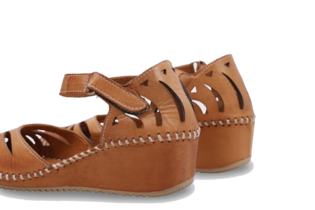 Sandalias cangrejera Erase 793-70 cuero para Mujer con Cuña y Puntera Cerrada Calada | Merceditas de Piel