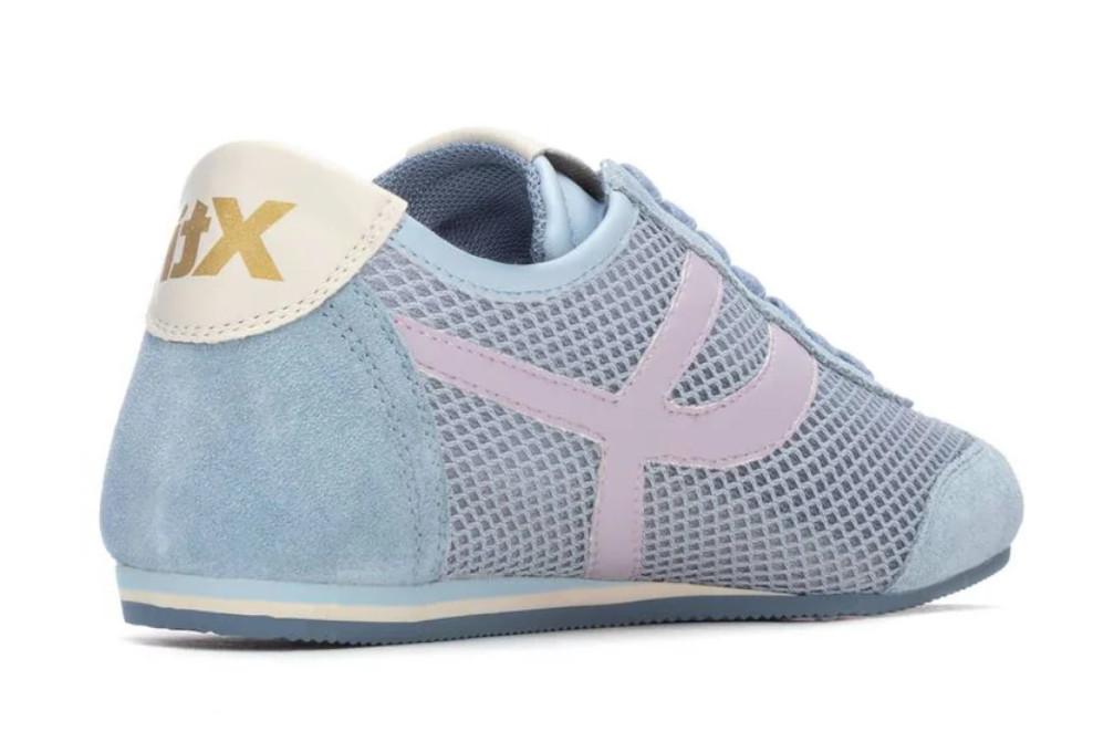 Zapatilla de mujer plana XTI 145229 celeste textil con cordones ligera cómoda antideslizante