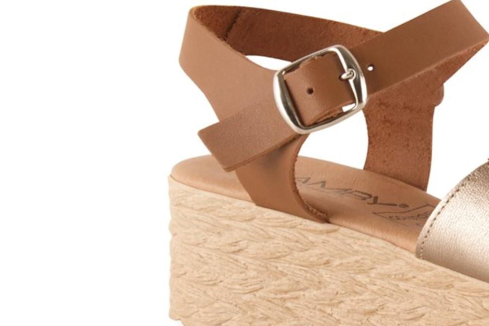 Sandalias con cuña Chamby 320 en platino para mujer