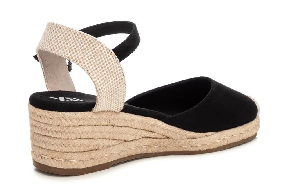 Alpargata con cuña baja XTI 144104 en negro–Valenciana Vegana