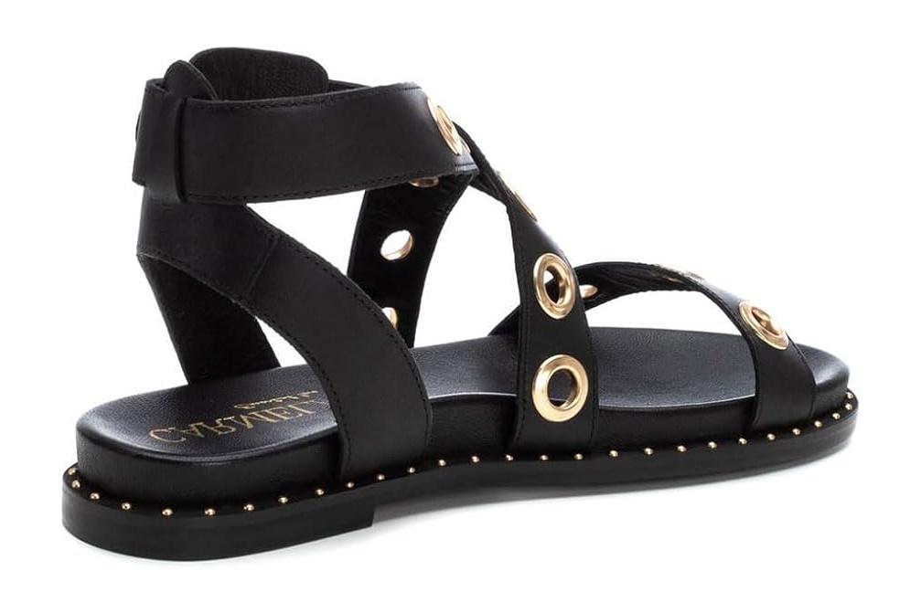 Sandalias planas romanas Carmela 162389 negro para mujer | Sandalias Planas Elegantes y Cómodas